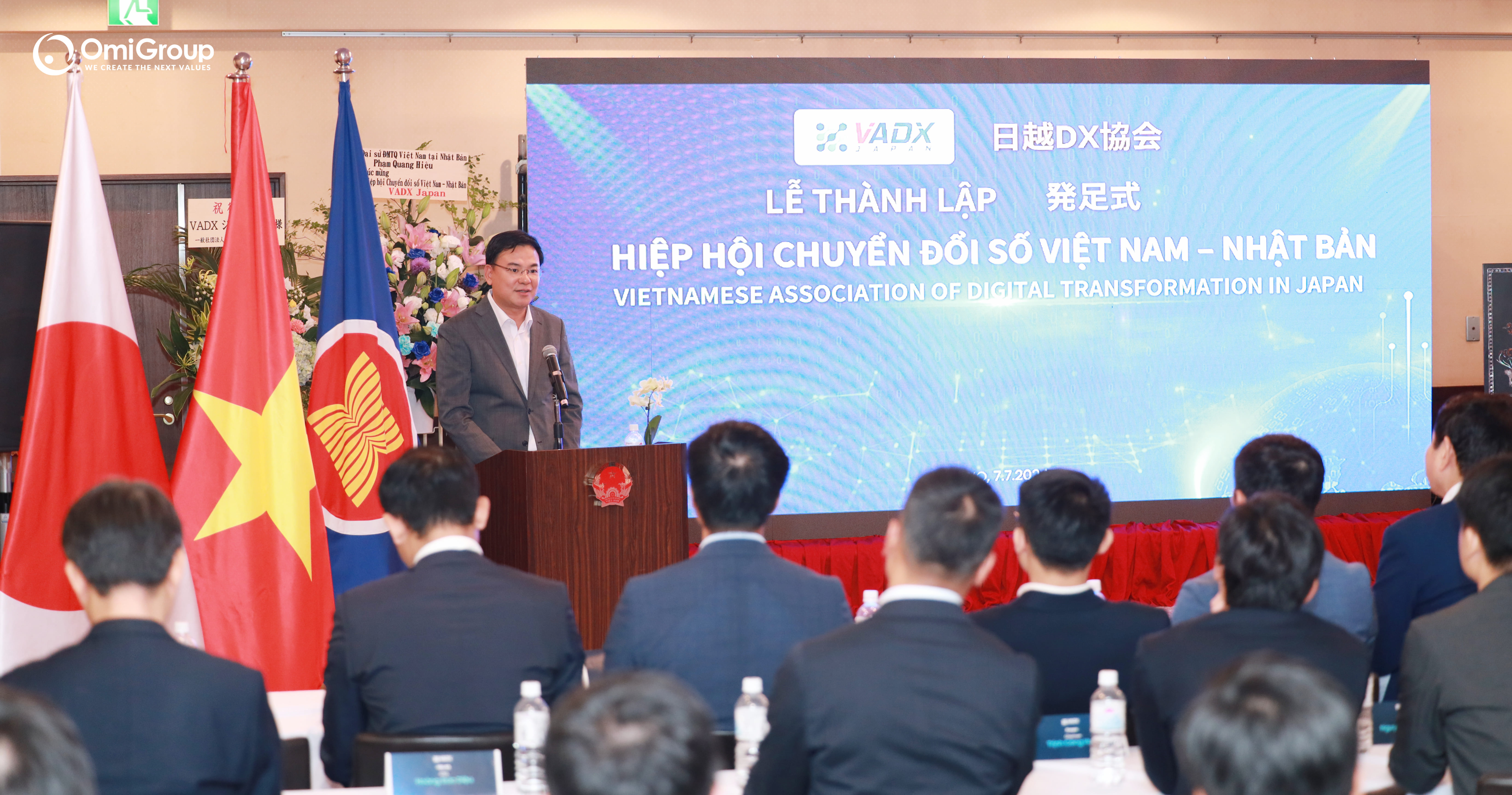 Ambassador Pham Quang Hieu speaking